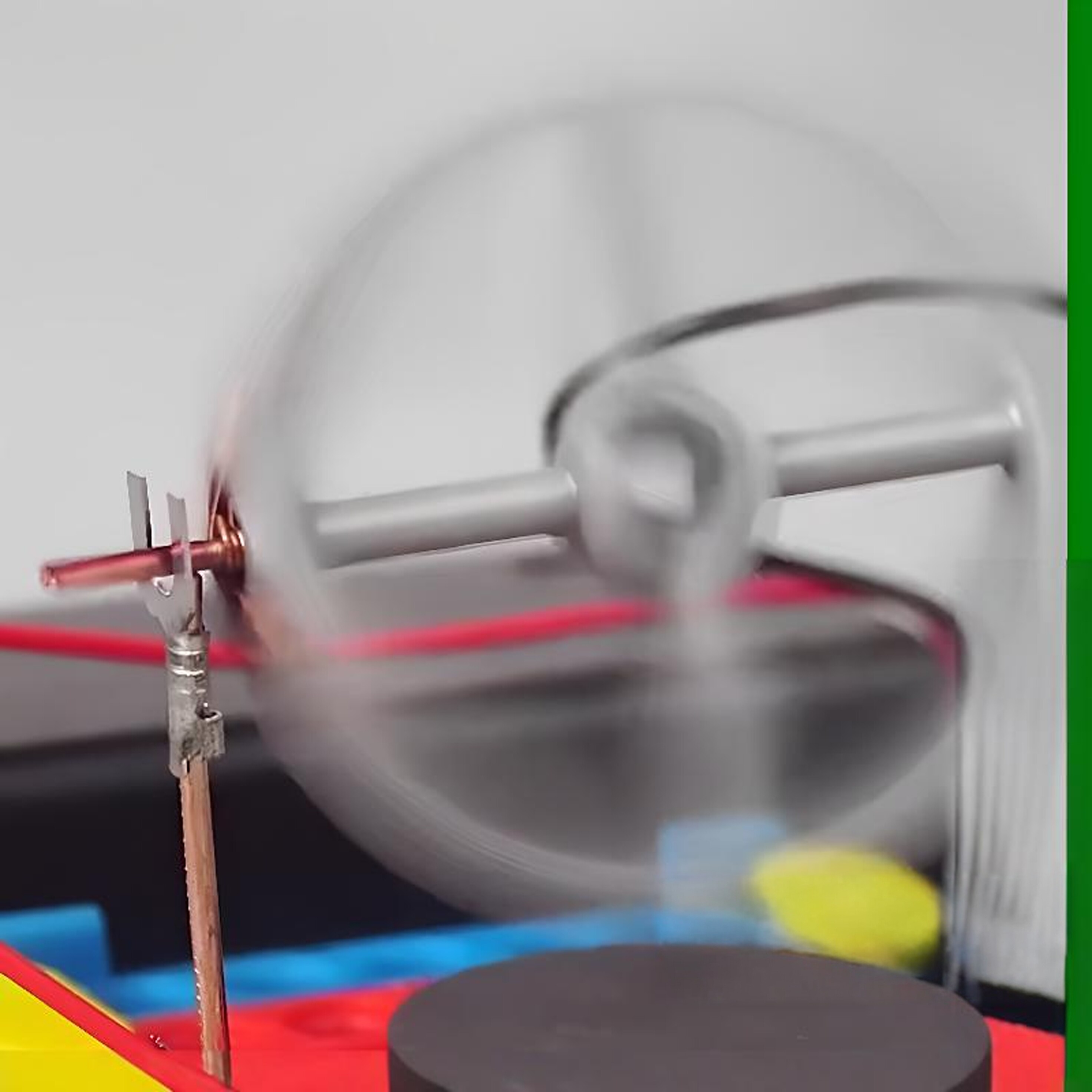 Model do eksperymentów z silni – Science Hobby Kit recenzja i cena